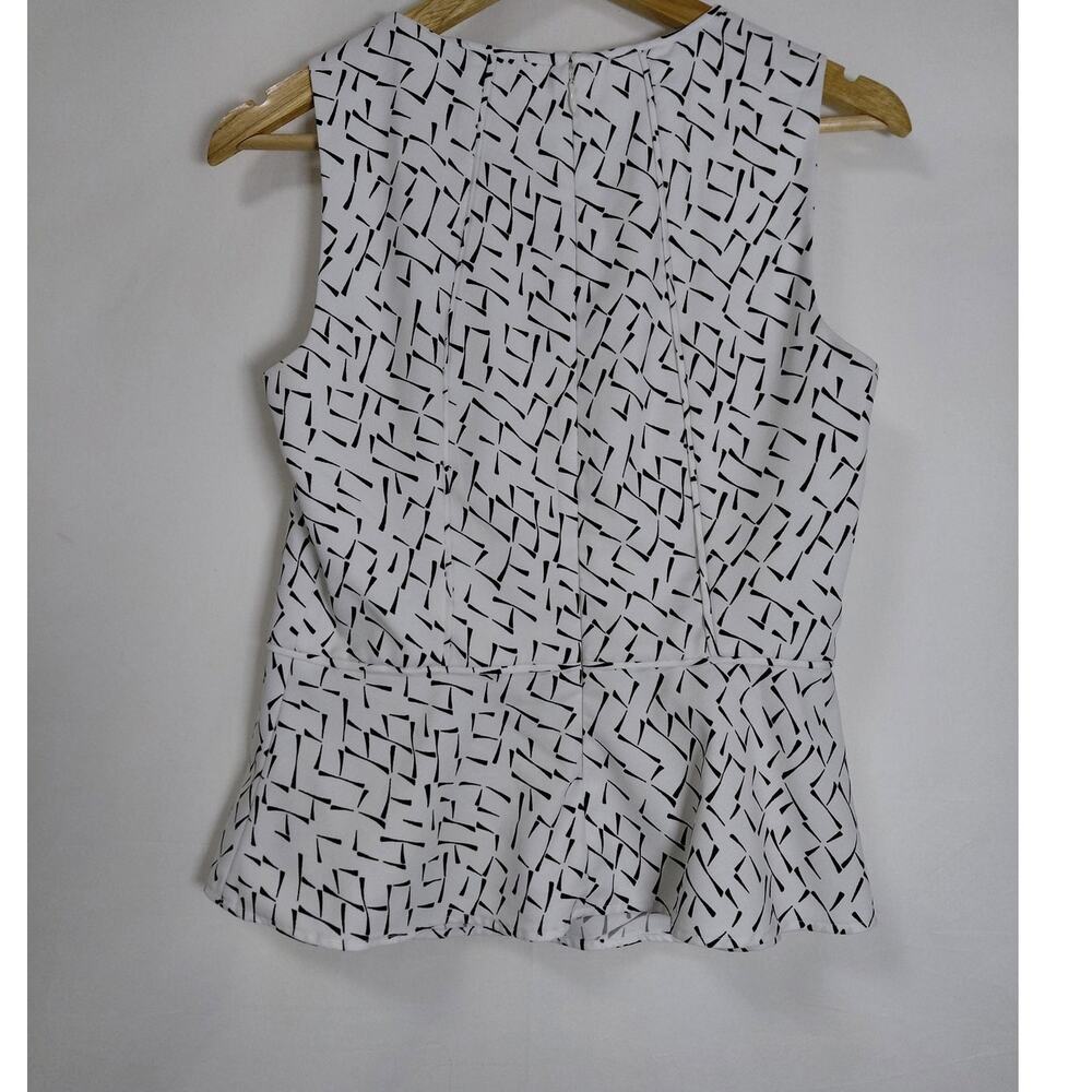 Banana Republic White Black Geometric Sleeveless Blouse Women Size 4 - Picture 3 of 8